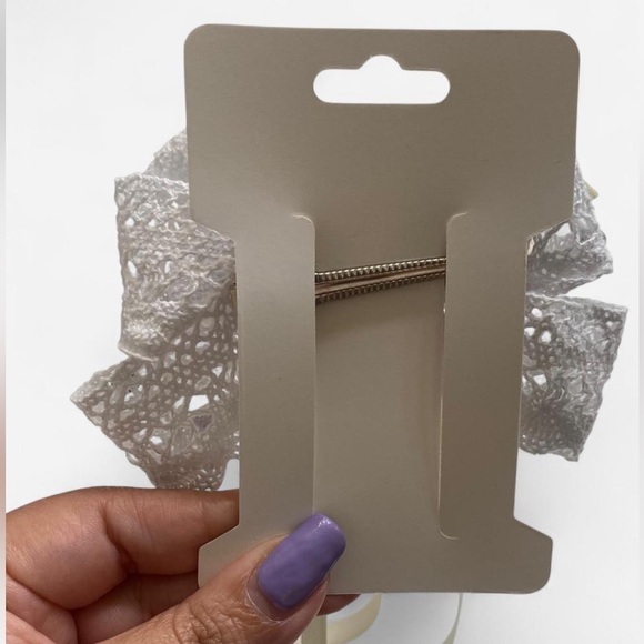 Hand crafted White Lace Bow Hair Clip - Picture 3 of 3